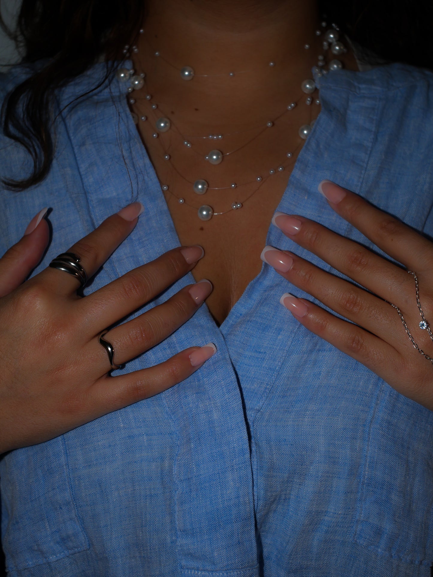 Collier à perles blanches