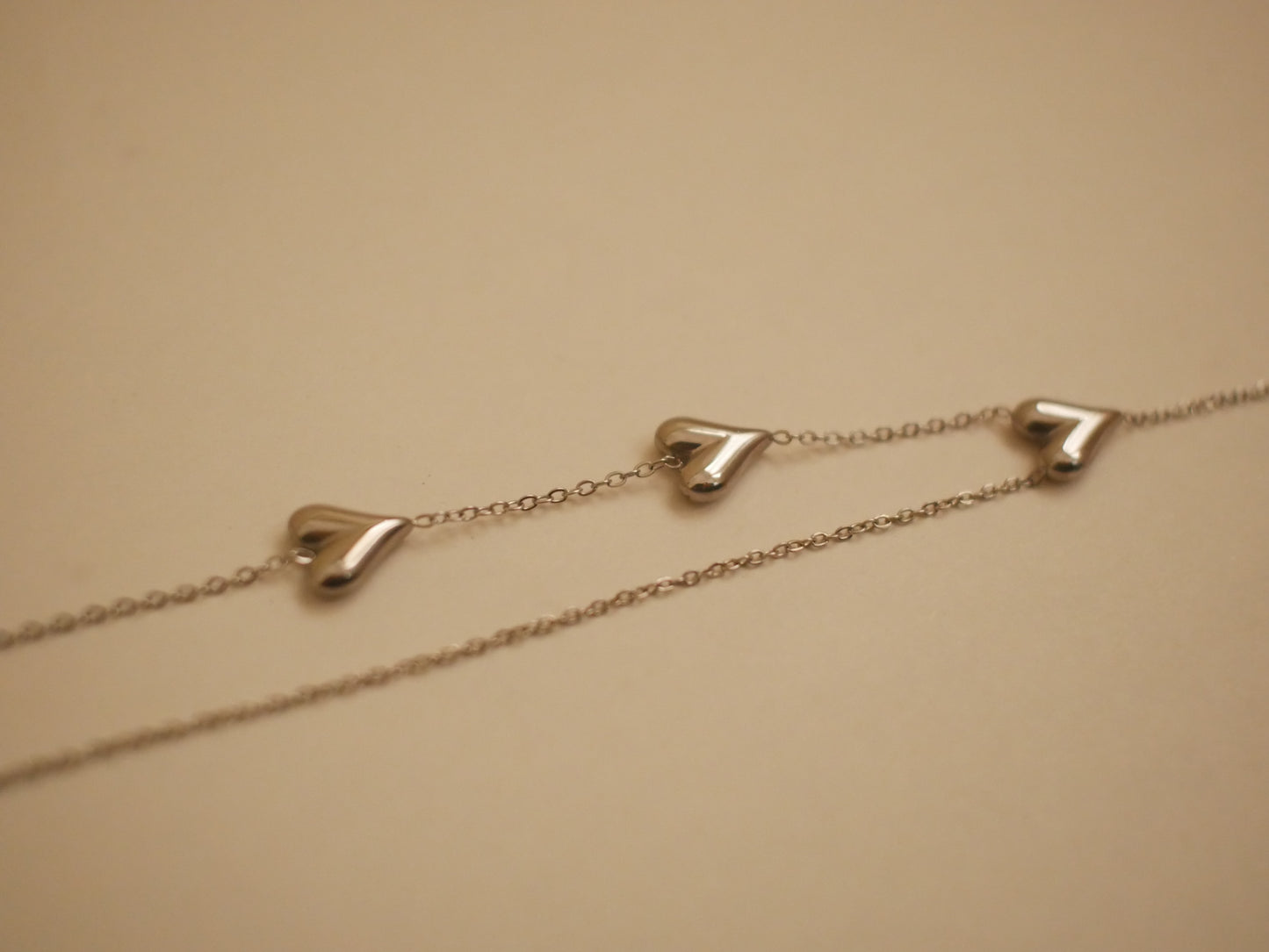 Collier Trois Cœurs en Acier Inoxydable Argenté – LYDIA